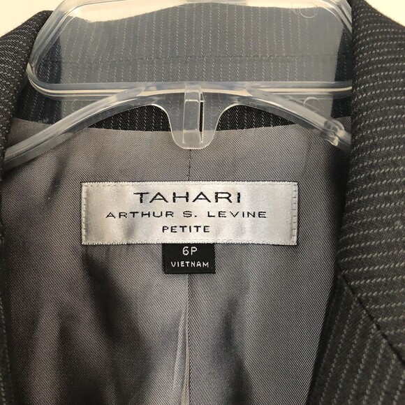 TAHARI BLAZER SUIT PETITE SIZE 6P BUSSINES CASUAL STRIPE GRAY ONE BUTTON - Picture 6 of 8